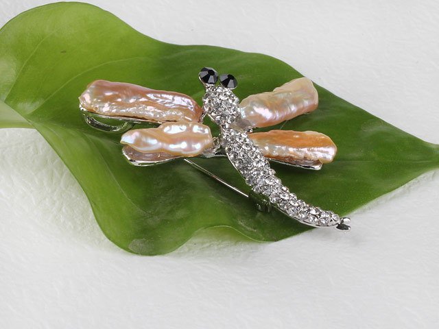 natural color Biwa pearl dragonfly shape brooch with rhinestone