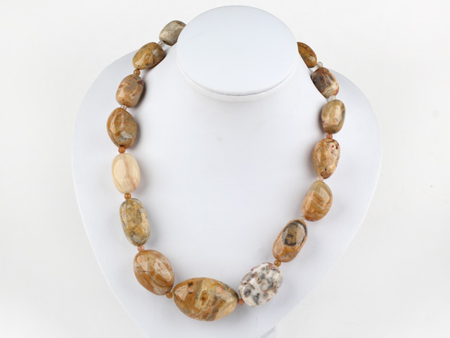 17.5 inches agate necklace with moonlight clasp