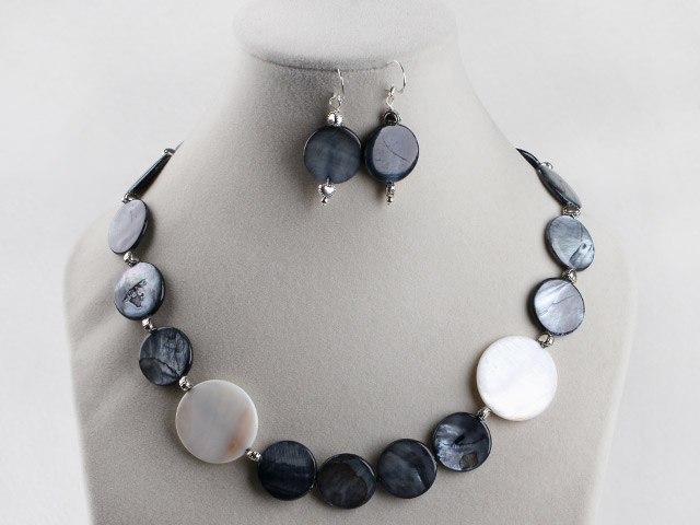 white and black shell disc necklace earrigns set