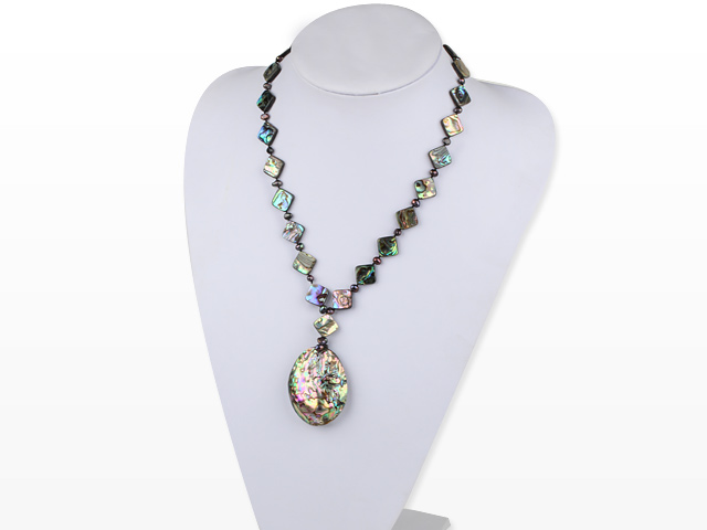 18 inches black pearl and abalone shell necklace with moonlight clasp