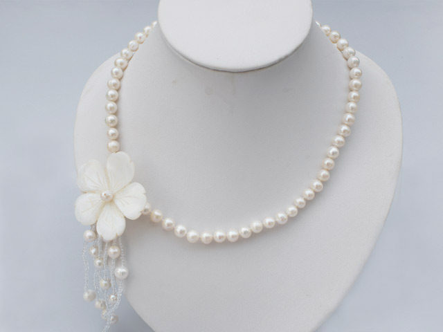 17.5 inches white pearl and shell flower necklace