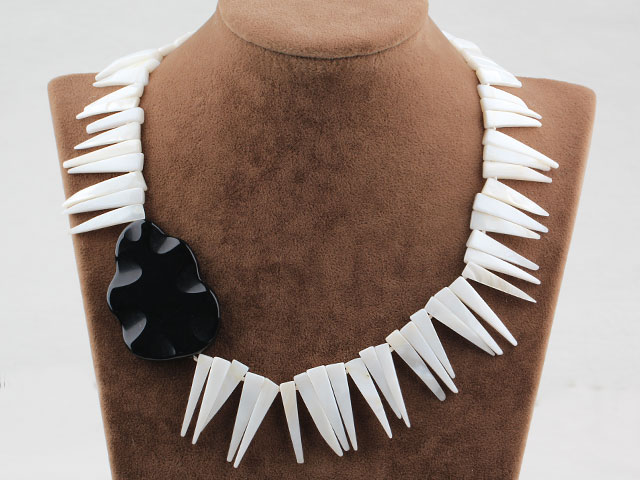 Long Teeth Shape White Shell and Woven Shape Black Agate Necklace