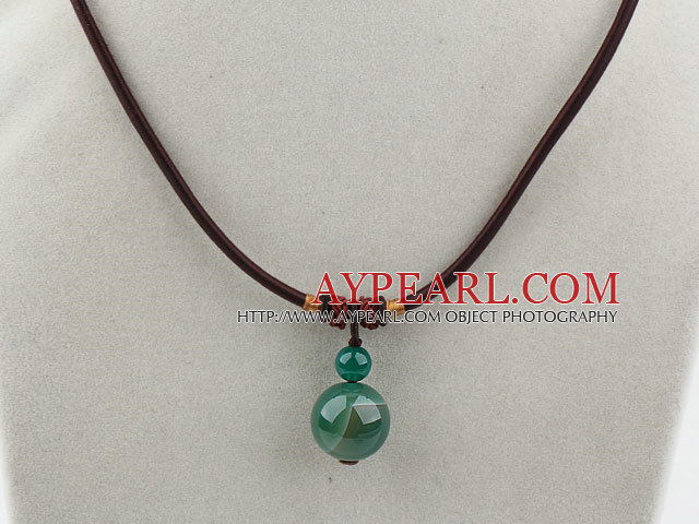 Simple Design Round Green Agate Pendant Necklace with Dark Red Thread