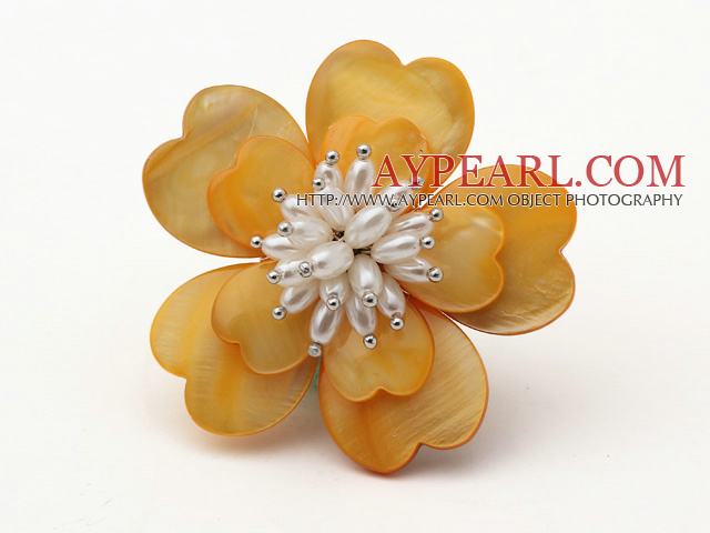 Forme coeur Shell jaune et blanc perle d'eau douce Broche fleur