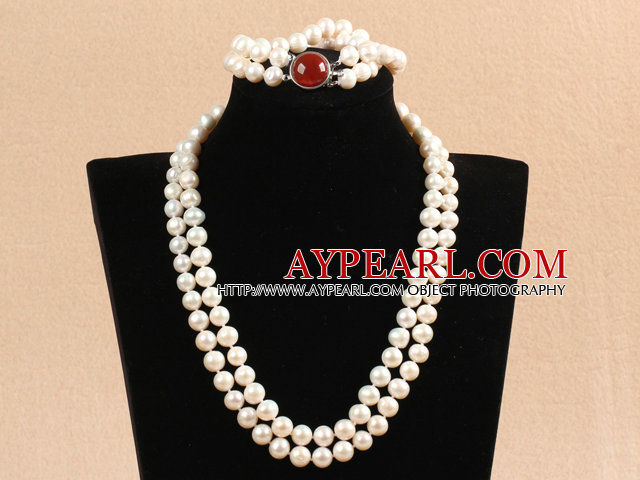 Upea Äiti Gift Double Strand 9-10mm Natural White Pearl Wedding korusetti Punainen Akaatti Lukko (kaulakoru & rannerengas)