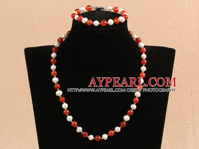 Grasiøs 7-8mm Natural White Ferskvann Pearl Red Agate Partiet Jewelry Set (halskjede og armbånd)