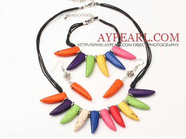Underbara Multi Color Ox - Horn Shape Turkos set ( halsband med matchande armband och örhängen )