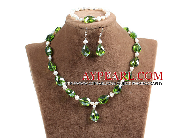 Sparkly Christmas Tear Drop Shape Lovely Green Crystal Natural White Freshwater Pearl Jewelry Set with Rhinstone Magnetic Clasp (Necklace, Bracelet & Earrings)