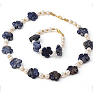 Trevlig Natural White Freshwater Pearl och Lapis Flower Set ( Halsband med matchande armband )