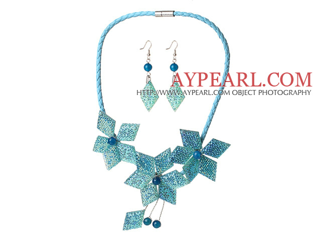 Superbe Forme Fleur bleue Acrylique collier de partie avec boucles d'oreilles assorties 