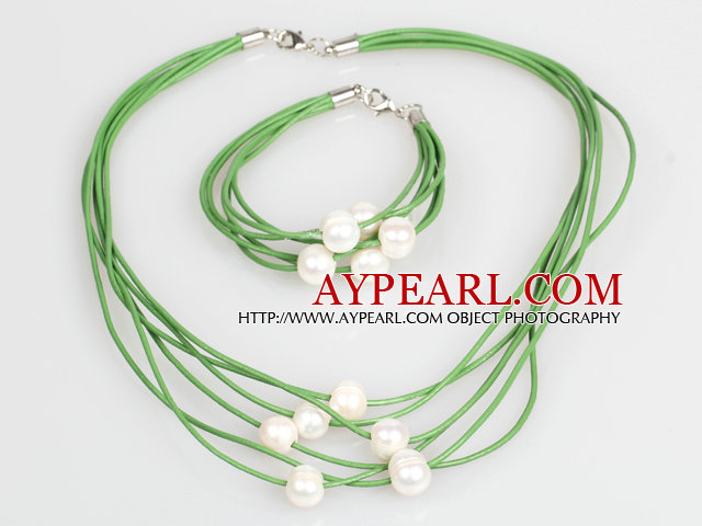 10-11mm weiße Frischwasserperlen und Grüne Lederketten-Armband-Set