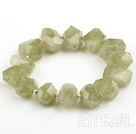 Natural Olive Vert Forme Irrégulière Couleur Grenat Bracelet extensible avec perles en argent sterling