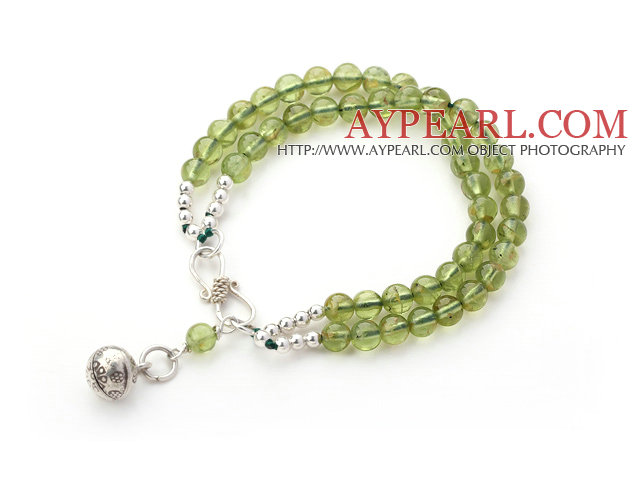 Deux rangées Olivine de bracelet de perles avec fermoir en argent et accessoires de l'anneau