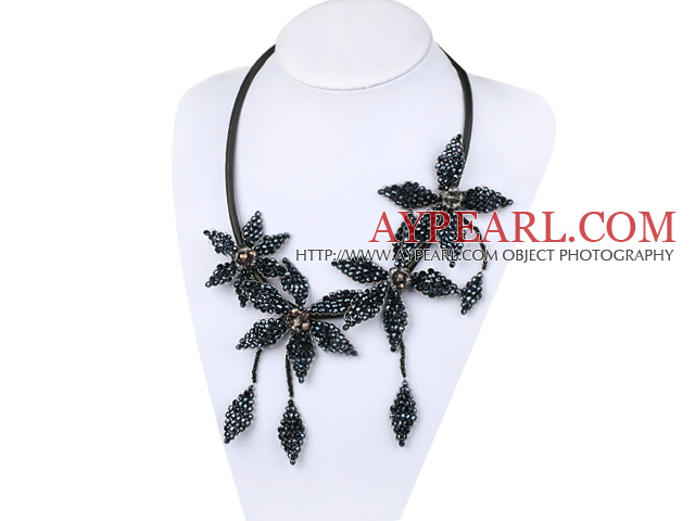 New Design Black Crystal weaved Flower halskjede med Lærsnøre