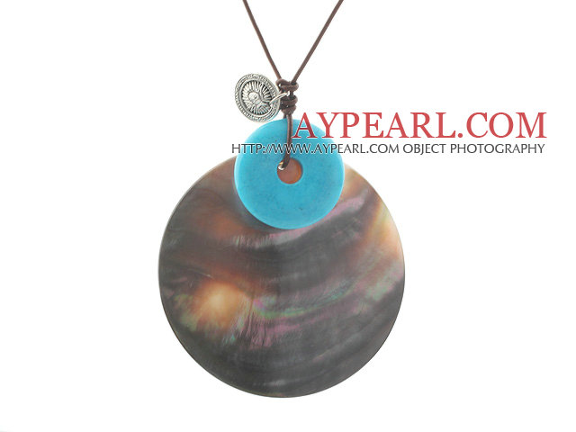 Round Black Lip Shell och munkform Blue Turquoise Pendant Necklace