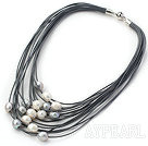 Multi Strands 11-12mm Natural White och Gray sötvattenspärla Grå Läder Halsband med magnetlås