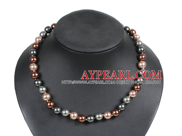 Ganske Enkelt Brown Series Round Seashell Perler Choker Necklace