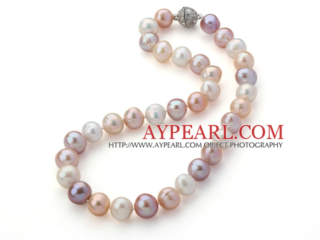 12-14mm Natural White och rosa och violett Freshwater Pearl Knutna Halsband med magnetlås