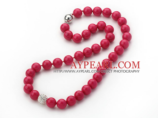 Eté 2013 Nouvelle conception chaude couleur rose ronde 10mm Seashell collier perlé noué avec le blanc de boule de Rhinestone