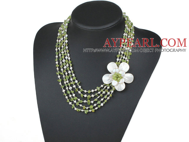 Fünf Stränge Green Series Peridot Chips und Süßwasser-Zuchtperlen und White Shell Blumen-Halskette