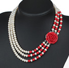 Trois brins blanc naturel de perles d'eau douce 6-7mm et collier de corail rouge avec Red fermoir Fleur Acrylique