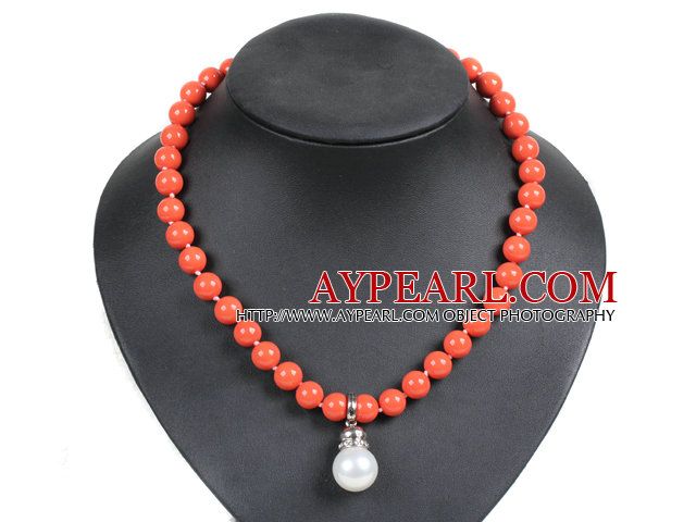 Graceful orange perles de coquillage Collier avec pendentif coeur avec fermoir