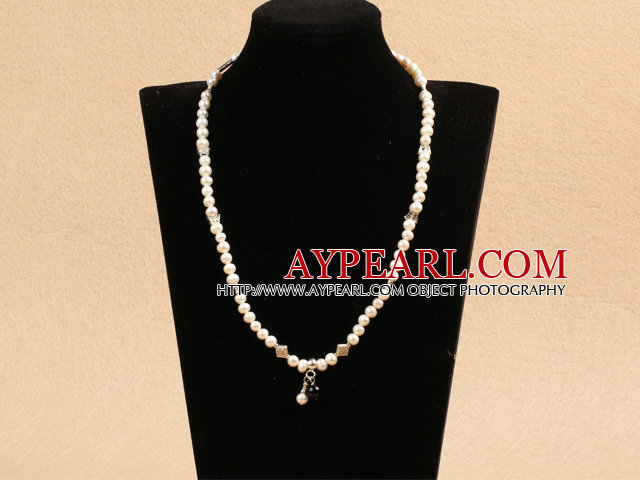 Conception classique ronde Howlite Collier avec pendentif en forme de coeur