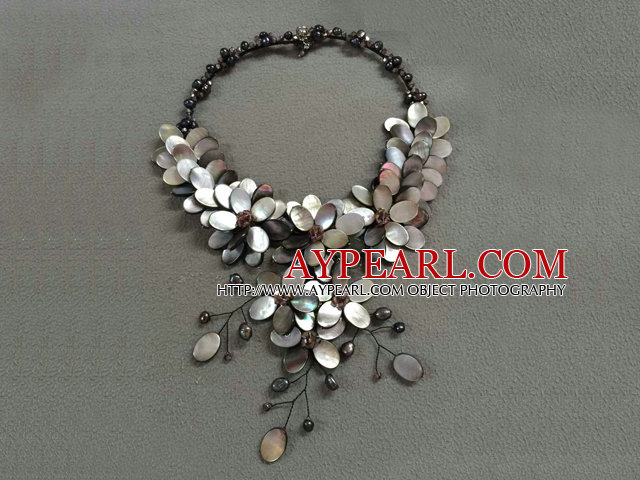 Popular Statement Style Natural Black Freshwater Pearl Crystal Black Lip Shell Flower Party Necklace