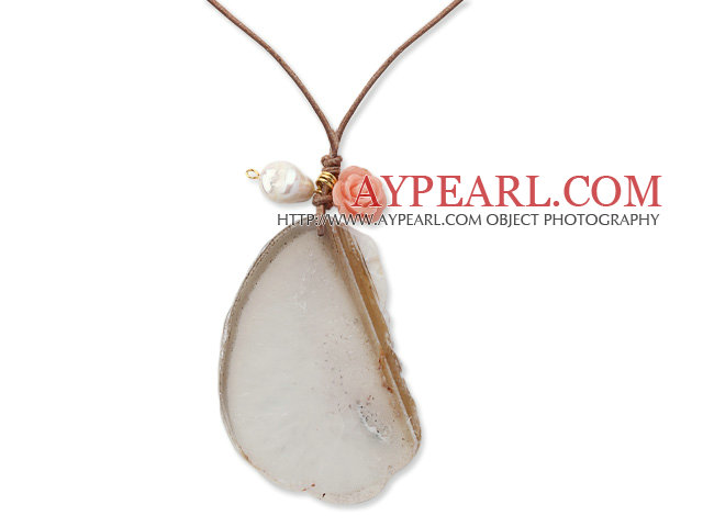 Enkel stil Natural White Agate Slice Pendant Halsband med brunt läder