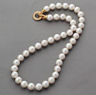 Κλασικό Σχέδιο 10-11mm Round White Pearl γλυκού νερού Beaded κολιέ με κόμπους επιχρυσωμένο κούμπωμα με στρας