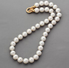 Klassisk design Runda A Grade 11-12mm vit sötvatten pärla pärlstav Knutna halsband med guldpläterad Lås