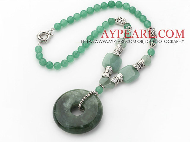 Gröna serien runda Aventurine halsband med serpentin Jade Donut hänge