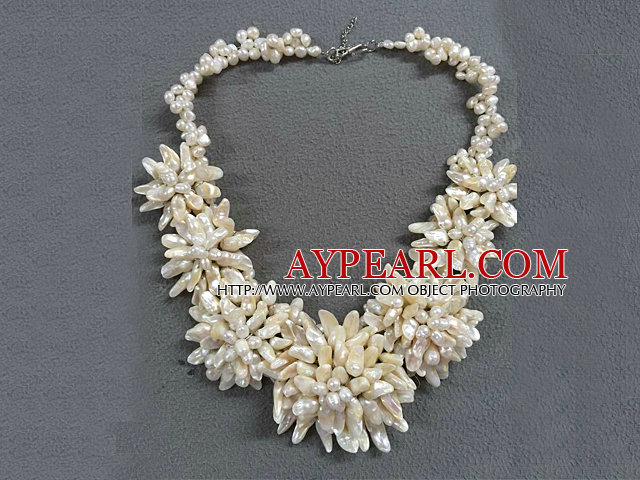 Bästa Sale Elegant Natural White Tänder Form sötvattenspärla blomma Statement Party halsband