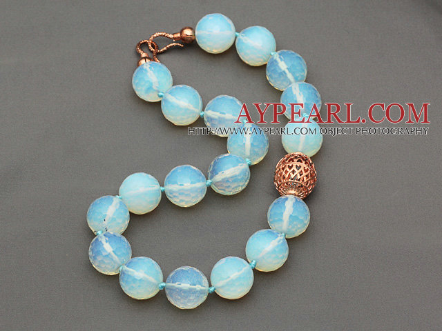 20mm fasettert Opal Crystal Beaded Knyttet halskjede med Golden Rose Color Metal Ball