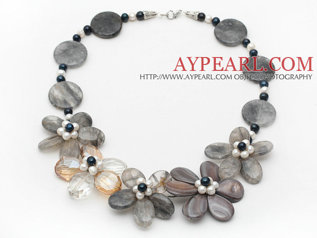 Grau Serie Sponge Shell und Perle Kristall Blume Halskette mit Karabinerverschluss