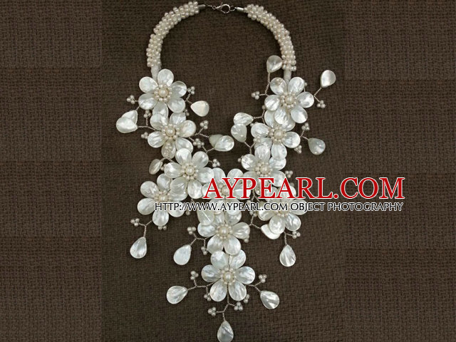 Fantastic Fashion Natural White Freshwater Pearl Shell Flower Statement Party Necklace