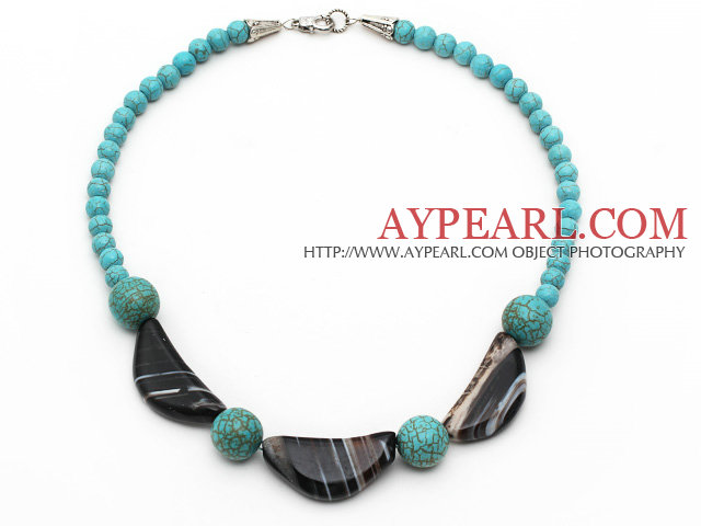 Turquoise assortis et demi-lune en agate noire Collier