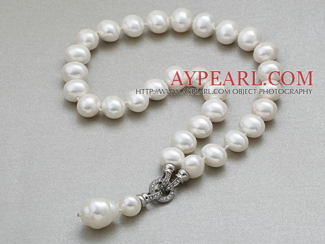 Elegent Style Potato Shape White Seashell Beaded Knotted Necklace with White Seashell Pendant