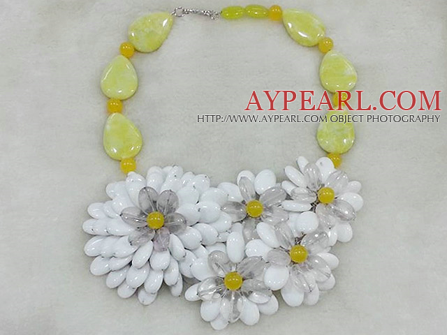 Fashion högkvalitativa naturliga Nut Shape Gul Jade och vitt porslin Crystal Flower Party halsband