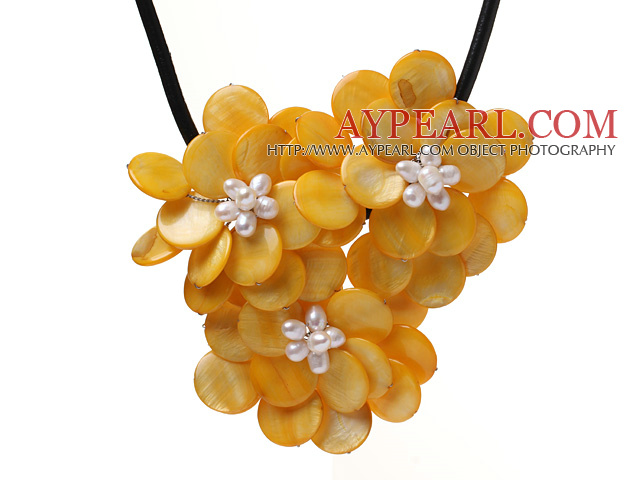 Elegant Layer Style White Freshwater Pearl And Yellow Round Disc Shell Flower Necklace With Black Leather