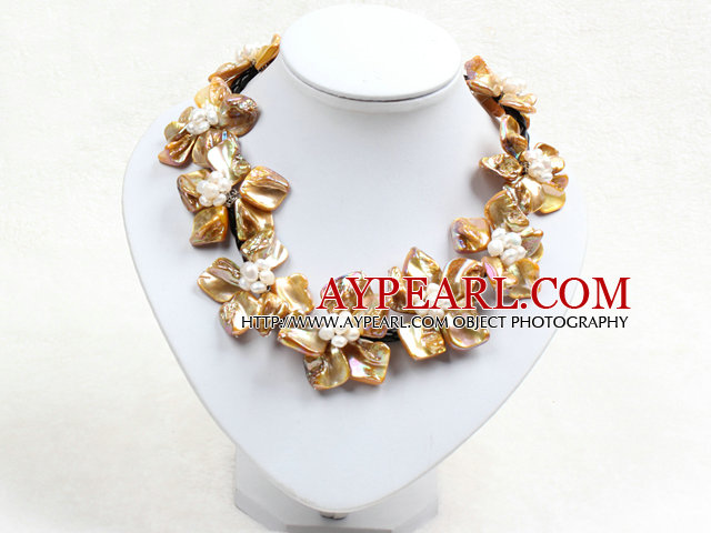 Härlig gul Serie 9 Pearl Shell Blommor Läder Halsband
