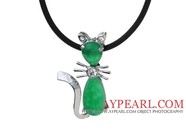 Collier avec pendentif larme vert incrusté Jade malaisienne de Nice avec le cuir noir