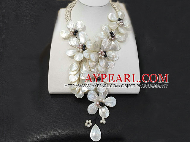 Fantastic Fashion Natural White Lip Shell Freshwater Pearl Flower Statement Party Necklace