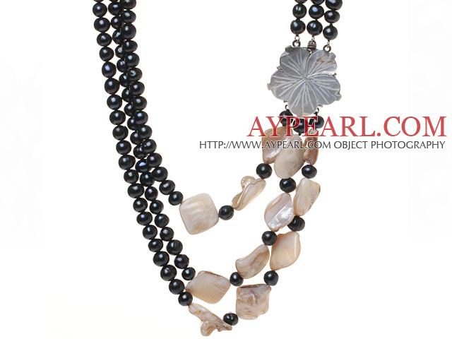 Мода Три пряди Natural Black пресноводным жемчугом и ожерелье Белый Shell с цветком застежка