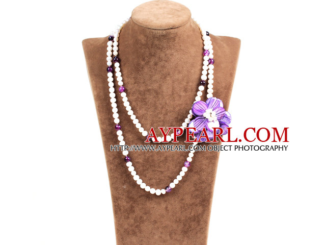 Fantastisk Partiet stil Double Strand Natural White Freshwater Pearl Halskjede med lilla Agate perler Purple Shell Flower Charm