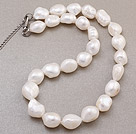 Schöne Single Strand Natural White Barock Perlen-Halskette mit geknotete S -Haken