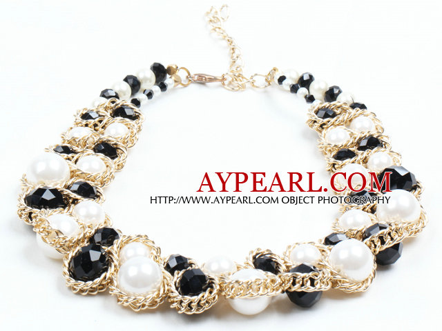 Trendikäs Style Multi Strand Musta Kristalli valkoinen akryyli helmiä ja makean veden Pearl kaulakoru Golden Chain