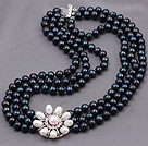 Elegante Multi Strands 7-8mm Natural Black Süßwasser-Zuchtperlen Perlen -Halskette mit White Pearl Strass -Blumen-Charme