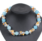 Fashion Tre Strands Naturlig ferskvann og Button Pearl Necklace med Orange Flower Clasp