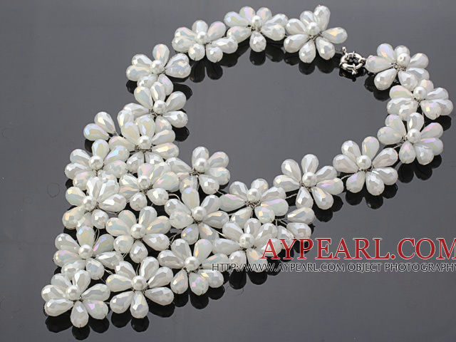 Jolie multicouche filaire Blanc Teardrop Opal cristal et ronde Seashell collier de perle de fleur